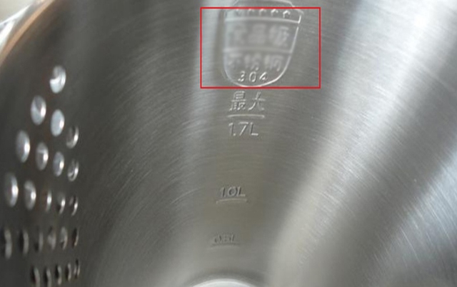 Tiếc mấy cũng vứt ngay 4 loại ấm siêu tốc này! Mỗi ngụm nước uống vào là mỗi lần nuốt "mầm mống" ung thư- Ảnh 2.