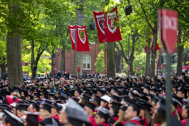 Bị Mỹ “tước quyền” tuyển sinh sinh viên quốc tế, Harvard đanh thép khẳng định 1 điều- Ảnh 3.