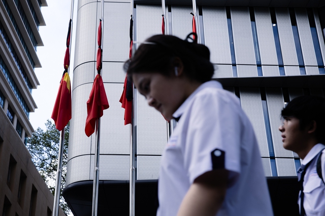 TP.HCM: Nhiều tòa nhà, trung tâm treo cờ rủ tưởng niệm nguyên Chủ tịch nước Trần Đức Lương- Ảnh 9.