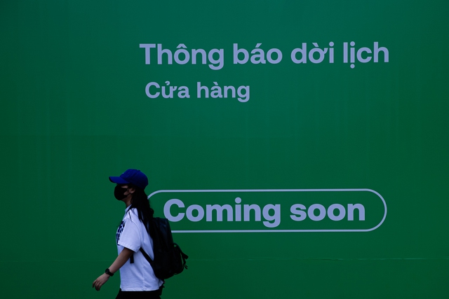 TP.HCM: Nhiều tòa nhà, trung tâm treo cờ rủ tưởng niệm nguyên Chủ tịch nước Trần Đức Lương- Ảnh 7.