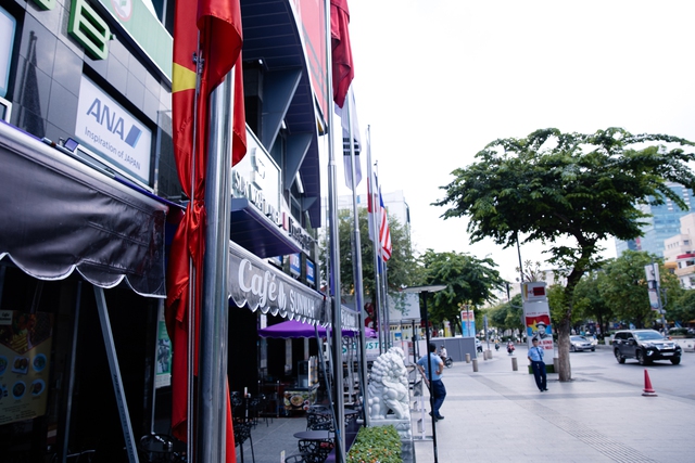 TP.HCM: Nhiều tòa nhà, trung tâm treo cờ rủ tưởng niệm nguyên Chủ tịch nước Trần Đức Lương- Ảnh 14.