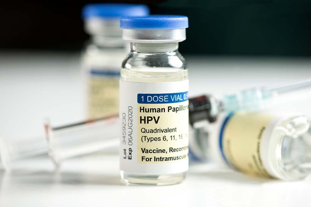 Có phải cứ tiêm vắc xin HPV là cả đời không nhiễm virus HPV nữa?- Ảnh 1.