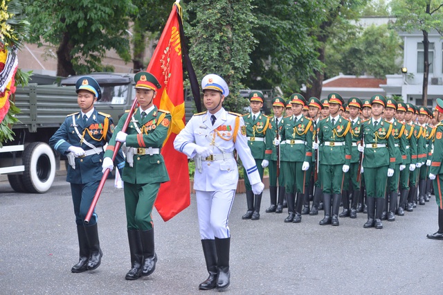 Dòng người lặng lẽ xếp hàng tiễn đưa nguyên Chủ tịch nước Trần Đức Lương- Ảnh 15.