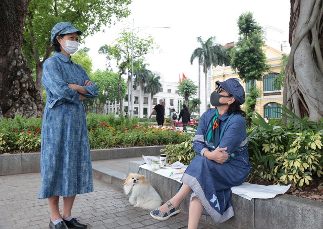 Không khí lạnh bất ngờ "tạt ngang" Hà Nội cuối tháng 5: Dân tình ngơ ngác vì phải mặc áo ấm!- Ảnh 16.
