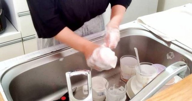 Sai lầm khi rửa bát này nhiều người mắc phải độc hại như "uống thuốc trừ sâu"- Ảnh 1.