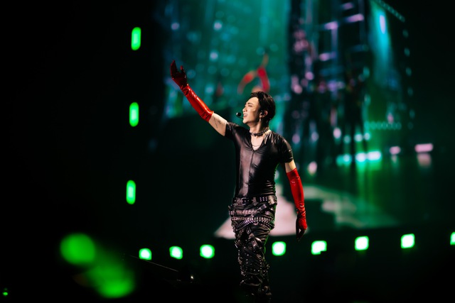 SOOBIN cho biết thế nào là toàn năng: Chơi nhạc cụ, đu dây, nhảy vinahouse đều "bung xoã" trong concert đầu tiên của sự nghiệp!- Ảnh 21.