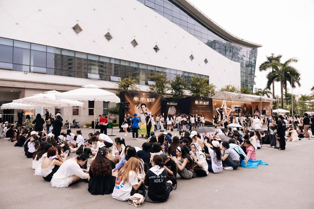 SOOBIN cho biết thế nào là toàn năng: Chơi nhạc cụ, đu dây, nhảy vinahouse đều "bung xoã" trong concert đầu tiên của sự nghiệp!- Ảnh 3.