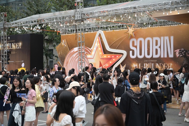 SOOBIN cho biết thế nào là toàn năng: Chơi nhạc cụ, đu dây, nhảy vinahouse đều "bung xoã" trong concert đầu tiên của sự nghiệp!- Ảnh 1.