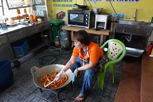 Bà chủ tiệm heo quay ở TP.HCM sở hữu 5 căn nhà, 4 miếng đất: "Đến giờ cũng không nhớ hết đất mình có ở những đâu"- Ảnh 6.