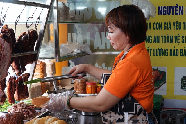 Bà chủ tiệm heo quay ở TP.HCM sở hữu 5 căn nhà, 4 miếng đất: "Đến giờ cũng không nhớ hết đất mình có ở những đâu"- Ảnh 3.