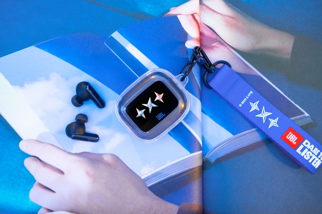 Trên tay mẫu tai nghe giới hạn có màn hình cảm ứng, collab với TXT- Ảnh 4. Trên tay mẫu tai nghe giới hạn có màn hình cảm ứng, collab với TXT- Ảnh 4.