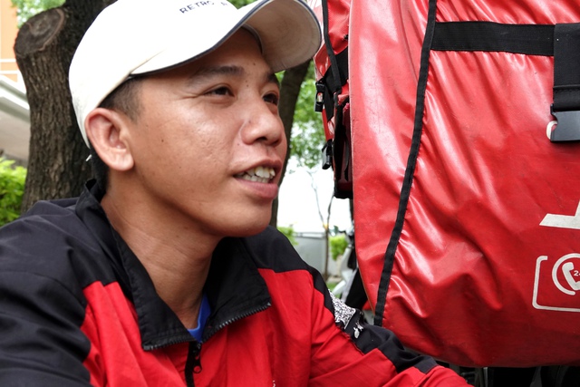 Gặp gỡ nam shipper leo ban công giải cứu bé trai 18 tháng tuổi ở TP.HCM: "Nghe bé khóc mà mình xót, vì mình cũng có con nhỏ"- Ảnh 2.