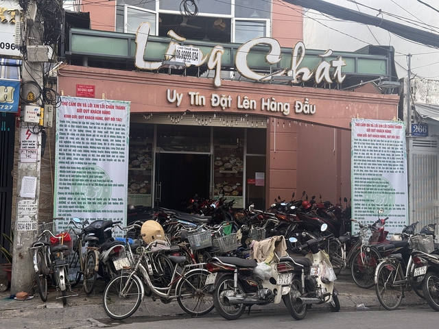 Lòng Chát tại TP.HCM đóng cửa: "Vườn không nhà trống", sân trước đã thành bãi gửi xe- Ảnh 1.