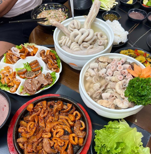 Lòng Chát tại TP.HCM đóng cửa: "Vườn không nhà trống", sân trước đã thành bãi gửi xe- Ảnh 5.