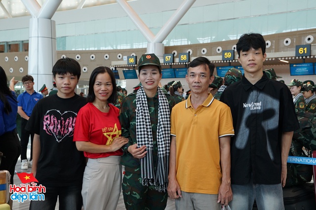 Cảnh tượng hiếm có ở sân bay Tân Sơn Nhất: Một màu xanh đồng loạt khiến ai cũng ngoái nhìn!- Ảnh 15. Cảnh tượng hiếm có ở sân bay Tân Sơn Nhất: Một màu xanh đồng loạt khiến ai cũng ngoái nhìn!- Ảnh 15.
