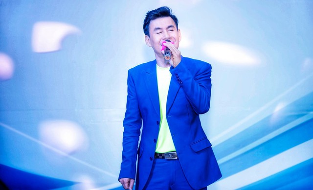 Nam ca sĩ Việt có cơ ngơi trị giá 2.000 cây vàng: Thông thạo 4 thứ tiếng, chuyện tình cảm lận đận- Ảnh 4.