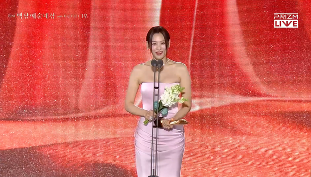 Baeksang 2025: Khi Cuộc Đời Cho Bạn Quả Quýt càn quét loạt giải lớn, Daesang là cái tên ai cũng phục- Ảnh 15.