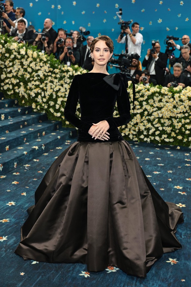 Met Gala 2025: Bộ 3 Jennie - Rosé - Lisa càn quét "thảm xanh" sự kiện- Ảnh 20.