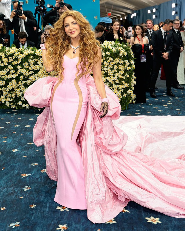 Met Gala 2025: Bộ 3 Jennie - Rosé - Lisa càn quét "thảm xanh" sự kiện- Ảnh 21.