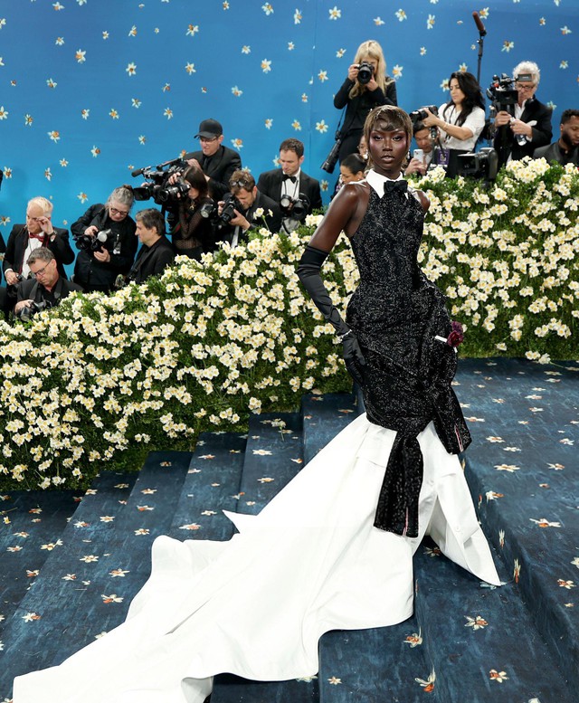 Met Gala 2025: Bộ 3 Jennie - Rosé - Lisa càn quét "thảm xanh" sự kiện- Ảnh 24.