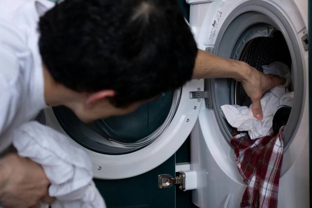Sai lầm khi sử dụng khiến máy giặt "xịn" mấy cũng hỏng, bệnh tật cả gia đình, cái số 4 ai cũng đã từng làm- Ảnh 1.