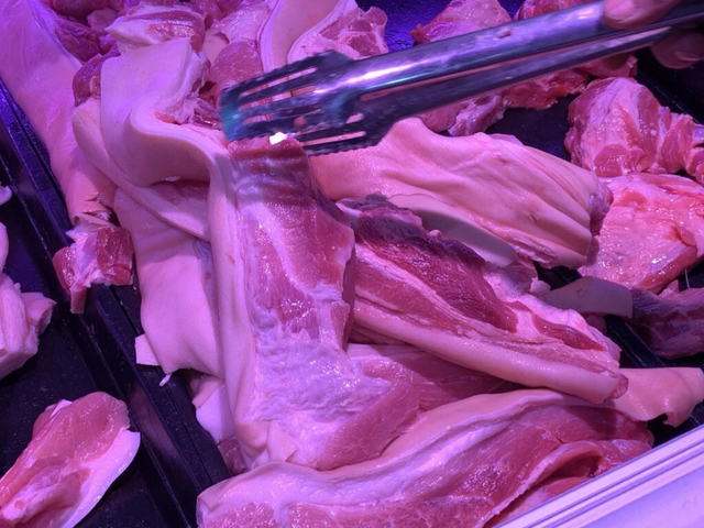 Ra chợ gặp 5 loại thịt lợn, tươi ngon, rẻ mấy cũng đừng mua- Ảnh 2.