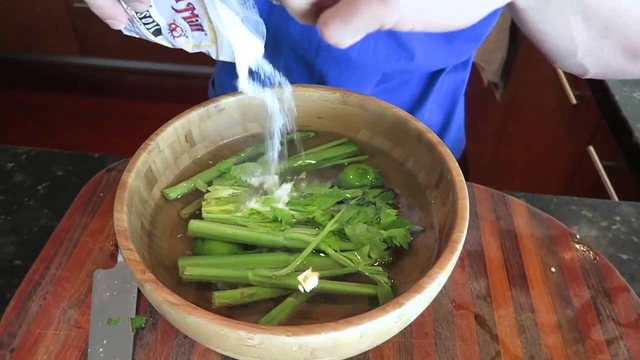 7 sai lầm khi rửa rau củ càng rửa càng bẩn, “rửa trôi” hết dinh dưỡng lúc nào không hay- Ảnh 2.