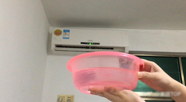 Đặt 1 chậu nước trong phòng điều hòa, bạn sẽ ngỡ ngàng bởi không chỉ hóa đơn tiền điện giảm mà còn khỏe đẹp lên trông thấy!- Ảnh 1. Đặt 1 chậu nước trong phòng điều hòa, bạn sẽ ngỡ ngàng bởi không chỉ hóa đơn tiền điện giảm mà còn khỏe đẹp lên trông thấy!- Ảnh 1.