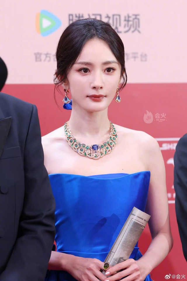 Sốc visual tuyệt đối xinh đẹp của Dương Mịch: Nhan sắc phá đảo cam thường, lên đồ đẳng cấp bùng nổ MXH- Ảnh 2.