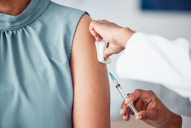 Nữ giới đã tiêm vắc xin HPV 2 hoặc HPV 4 có cần tiêm bổ sung HPV 9 không?- Ảnh 1.