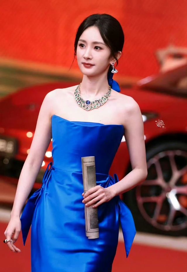 Sốc visual tuyệt đối xinh đẹp của Dương Mịch: Nhan sắc phá đảo cam thường, lên đồ đẳng cấp bùng nổ MXH- Ảnh 4.