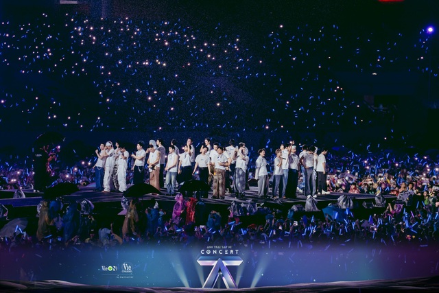 Mưa lớn đổ ập ngay khi concert D-6 vừa bắt đầu, Anh Trai Vượt Ngàn Chông Gai chẳng thua kém gì Anh Trai Say Hi!- Ảnh 8. Mưa lớn đổ ập ngay khi concert D-6 vừa bắt đầu, Anh Trai Vượt Ngàn Chông Gai chẳng thua kém gì Anh Trai Say Hi!- Ảnh 8.