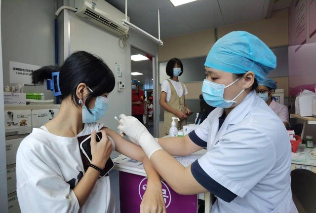 Đang tiêm vắc xin HPV thì bỏ dở, sau này muốn tiêm cần tiêm lại từ đầu hay chỉ tiêm tiếp cho đủ số mũi?- Ảnh 1.