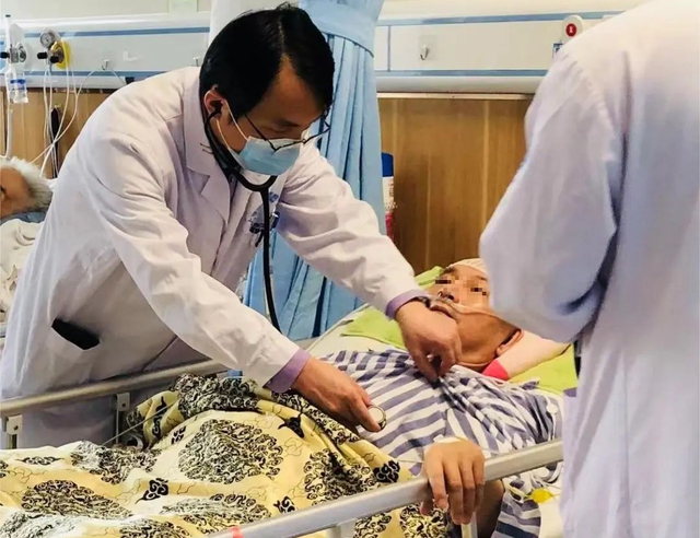 Ăn thịt bò kiểu này để tẩm bổ, một nhà 4 người “nối đuôi nhau” vào phòng cấp cứu- Ảnh 2.
