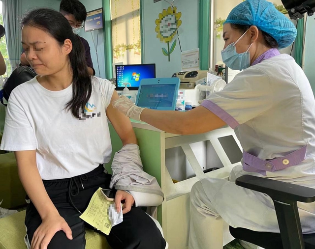 Phụ nữ sau 30 tuổi tiêm vắc xin HPV có còn hiệu quả không?- Ảnh 1.