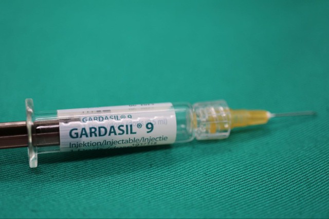 Phụ nữ sau 30 tuổi tiêm vắc xin HPV có còn hiệu quả không?- Ảnh 2.
