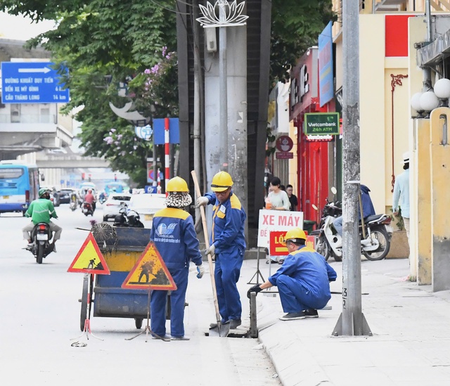Hà Nội vào mùa "hao điện": Người dân rửa quạt, lắp thêm điều hoà, tìm đủ mọi cách vượt qua nắng nóng- Ảnh 6.