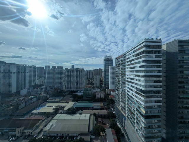 Hà Nội vào mùa "hao điện": Người dân rửa quạt, lắp thêm điều hoà, tìm đủ mọi cách vượt qua nắng nóng- Ảnh 2.