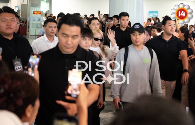"Chị đại" CL (2NE1) "thở cũng ngầu" đổ bộ Nội Bài, idol người Việt Hanbin (TEMPEST) đi giữa biển fan gây choáng!- Ảnh 6.