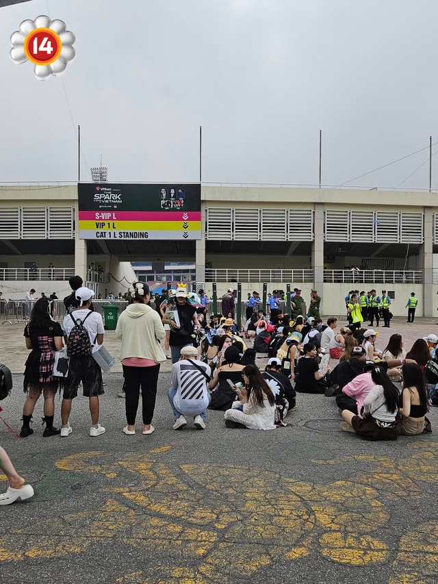 Hanbin “về nhà” làm MC, nhóm nữ đông nhất Kpop khai màn mega concert có G-Dragon - Ảnh 13.