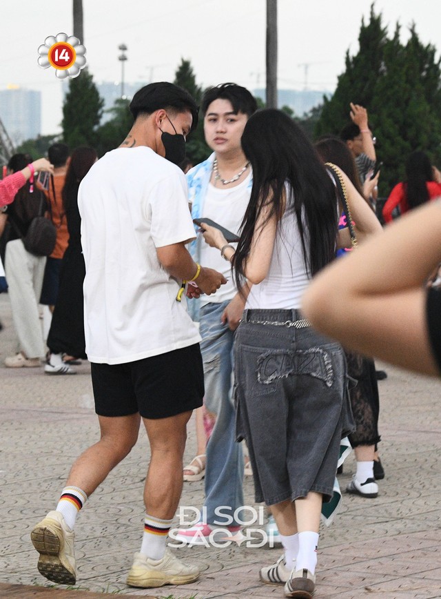 Văn Thanh hộ tống bạn gái gia thế “trâm anh thế phiệt” đi xem G-Dragon, không nhận ra nàng WAG siêu sexy qua cam thường- Ảnh 9.