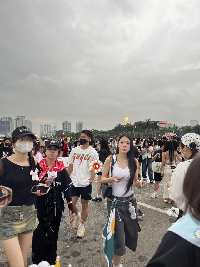 Hanbin “về nhà” làm MC, nhóm nữ đông nhất Kpop khai màn mega concert có G-Dragon - Ảnh 2.