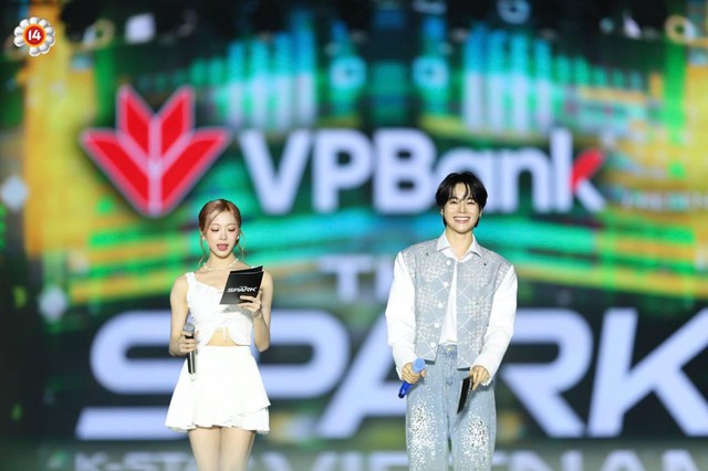 G-Dragon kết thúc set diễn chỉ vỏn vẹn 5 bài trong cơn mưa tầm tã, nhưng khiến hàng nghìn người tại Mỹ Đình sẽ mãi nhớ về ngày hôm nay!- Ảnh 28.