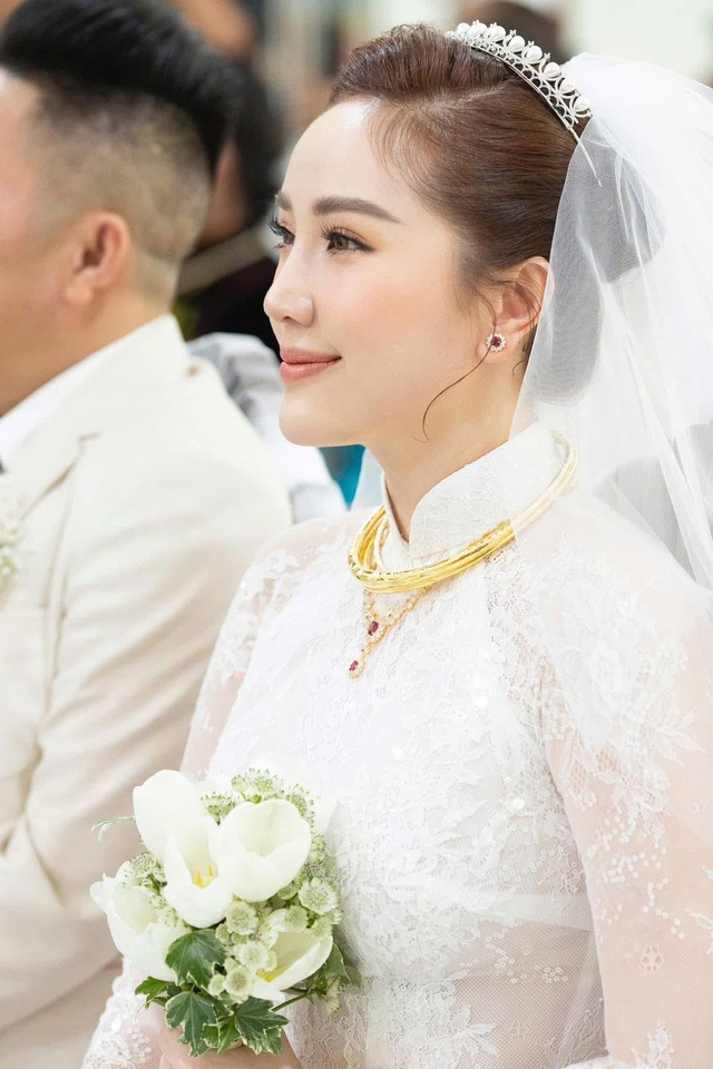 Sao nữ Việt giàu sụ từ khi 16 tuổi: Bố mẹ là trùm bất động sản, rơi vào trầm cảm vì cháy nhà- Ảnh 14.