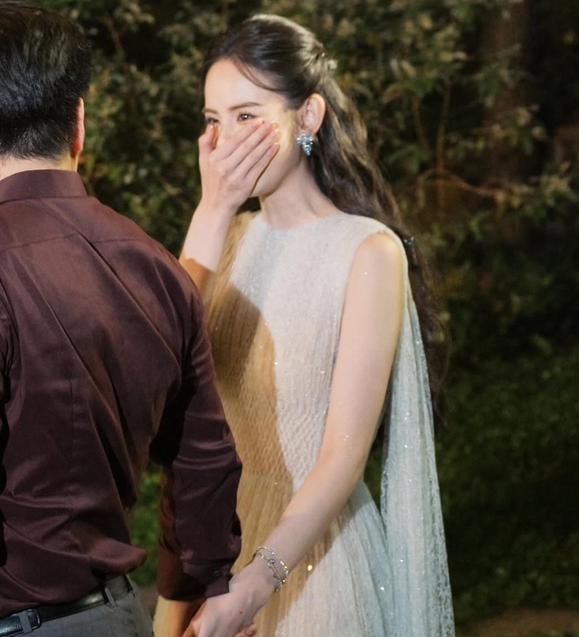 "Kim Tae Hee Việt Nam" 2k2 được chồng cưng như trứng: Chăm chút từ đầu tới gót chân, diện đồ hiệu chóng mặt- Ảnh 11.