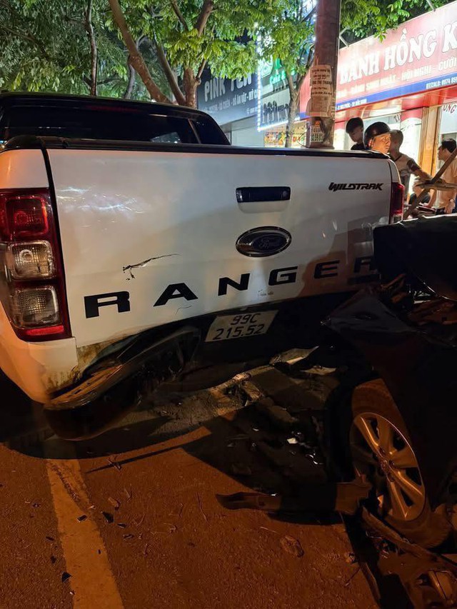 Hiện trường kinh hoàng vụ ô tô “điên” tông loạt xe máy ở Bắc Ninh khiến 2 người bị thương- Ảnh 3.