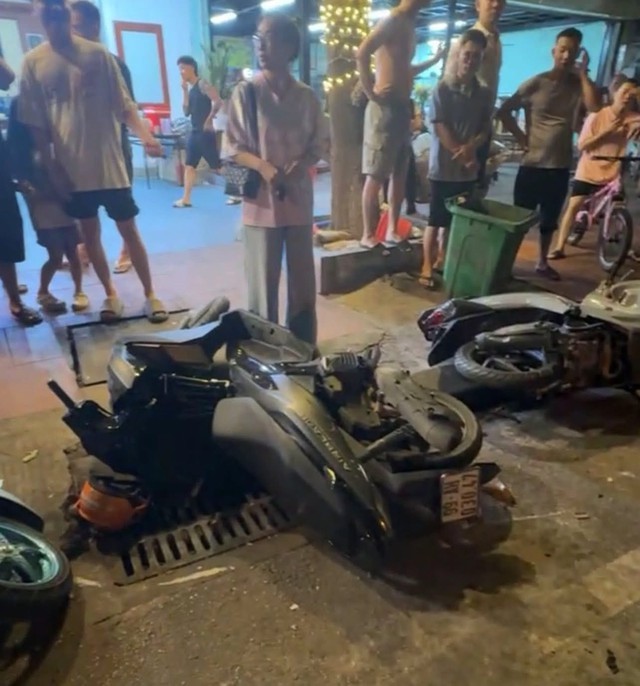 Hiện trường kinh hoàng vụ ô tô “điên” tông loạt xe máy ở Bắc Ninh khiến 2 người bị thương- Ảnh 2.