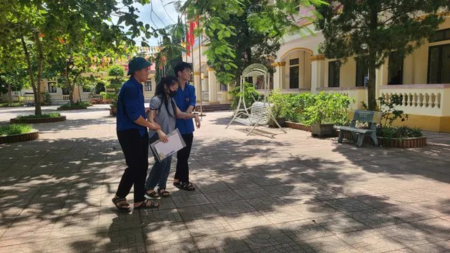 Nữ sinh khuyết tật không chọn "đặc cách", quyết thi để chạm tới giấc mơ- Ảnh 1.