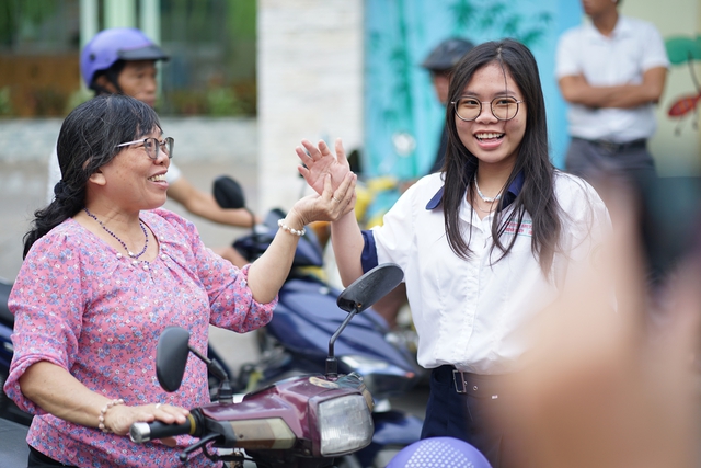 Kết thúc buổi đầu tiên thi tốt nghiệp THPT 2025: Đề hay, thí sinh phấn khởi, được 1/3 chặng đường rồi!- Ảnh 51.
