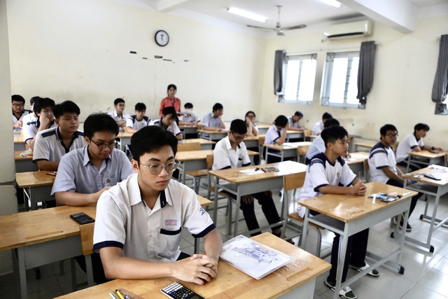 Kết thúc buổi thứ 2 thi tốt nghiệp THPT 2025: Đề nhiều câu hỏi thực tế, rất dài và "nghi" khó như 2018- Ảnh 36.